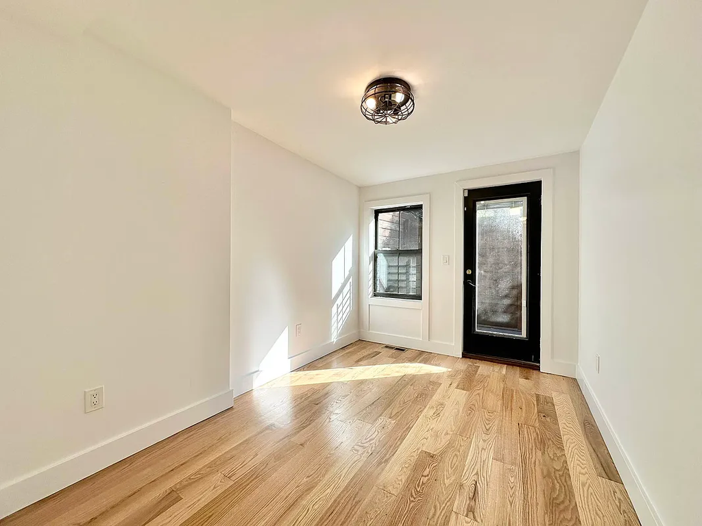 422 Chauncey Street, Unit 1 photo 6