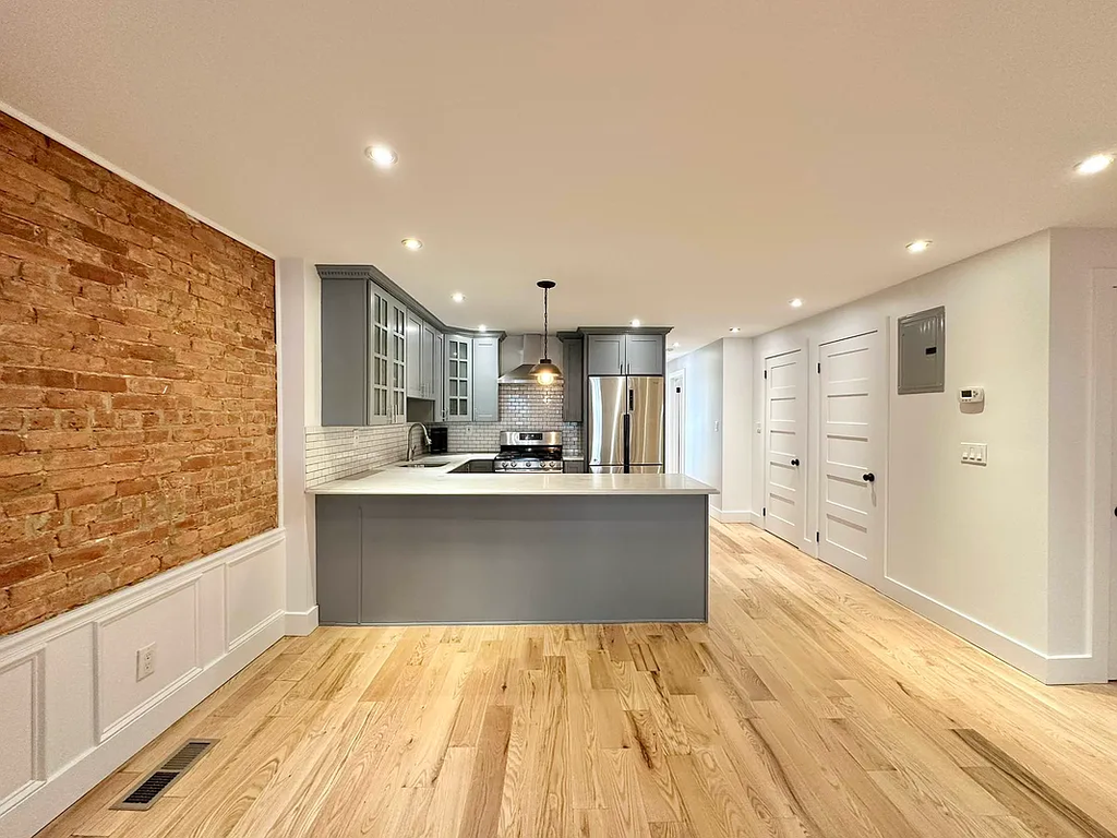 422 Chauncey Street, Unit 1 photo 12