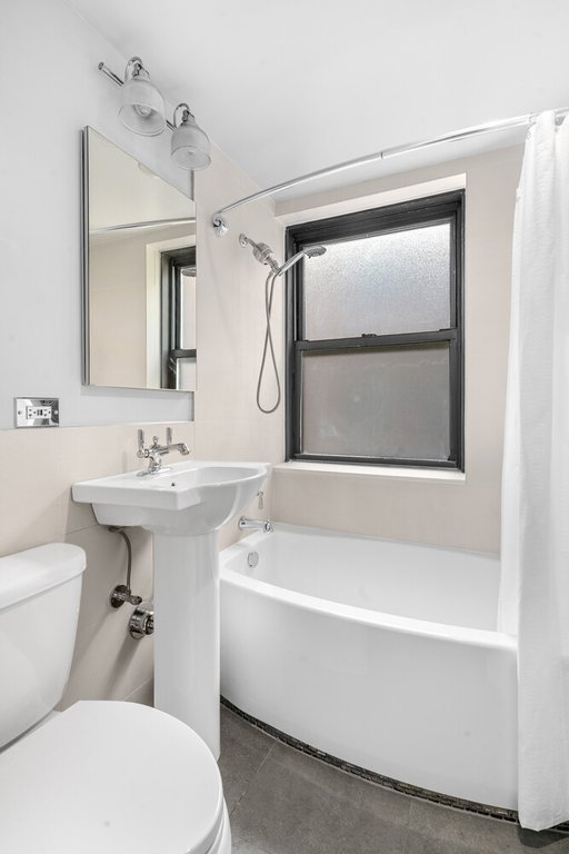 235 East 49th Street, Unit 8C photo 5