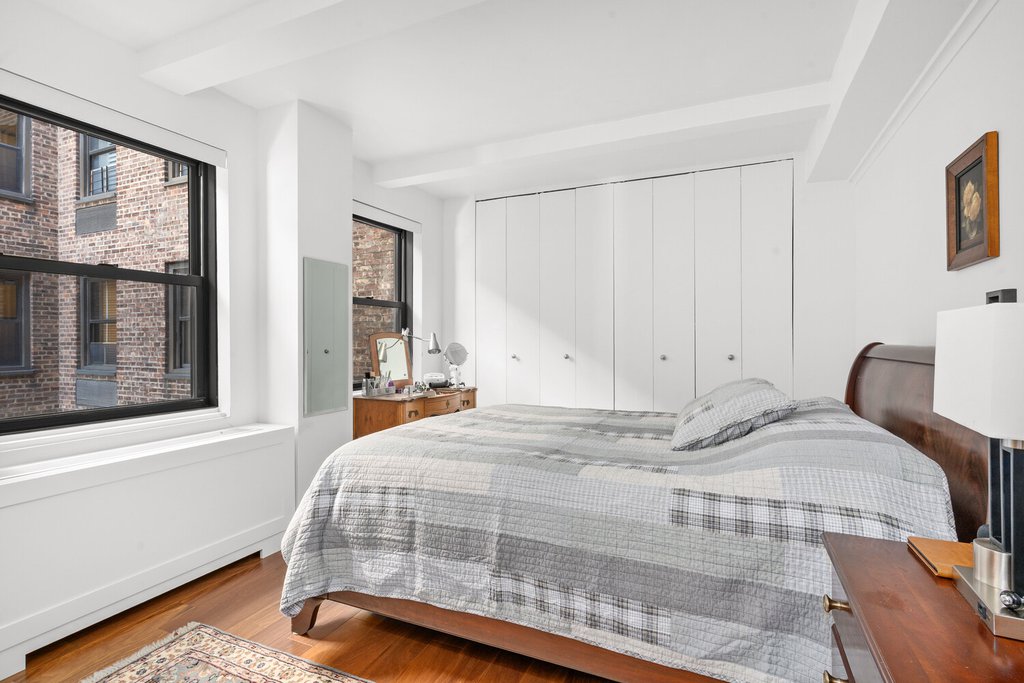 235 East 49th Street, Unit 8C photo 6