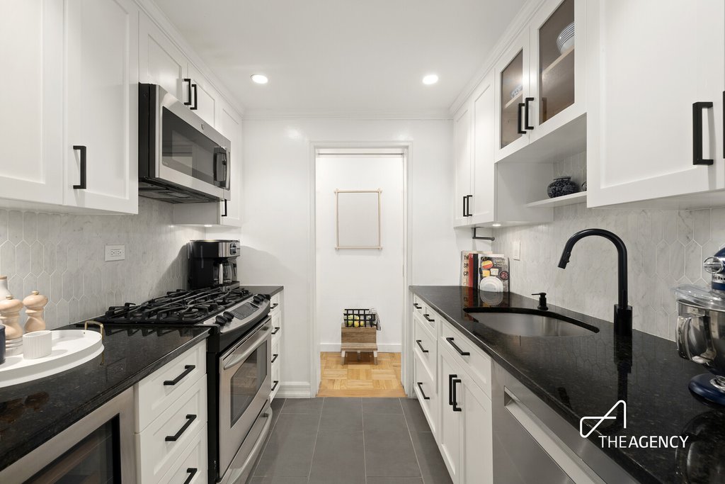 60 Riverside Drive, Unit 1A photo 5