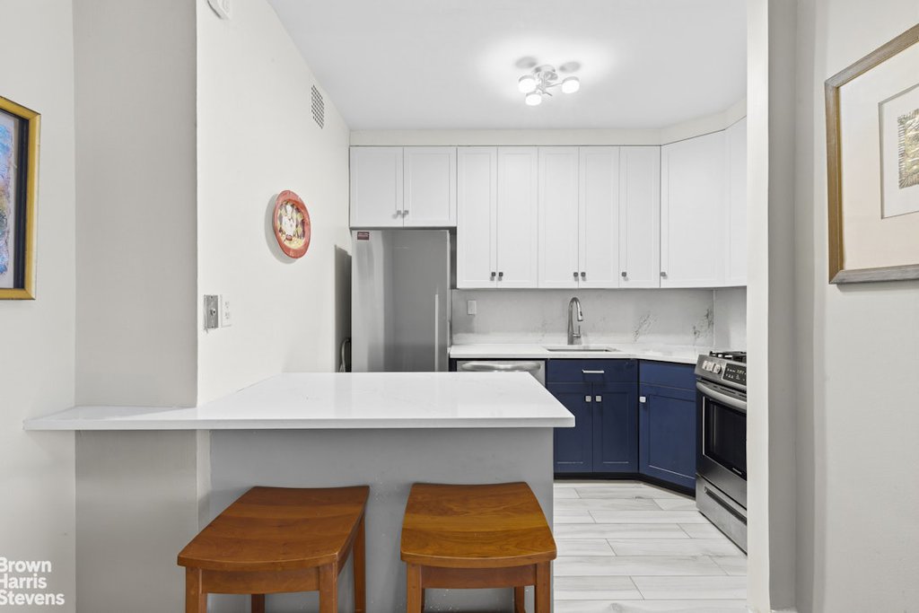 300 East 40th Street, Unit 19V