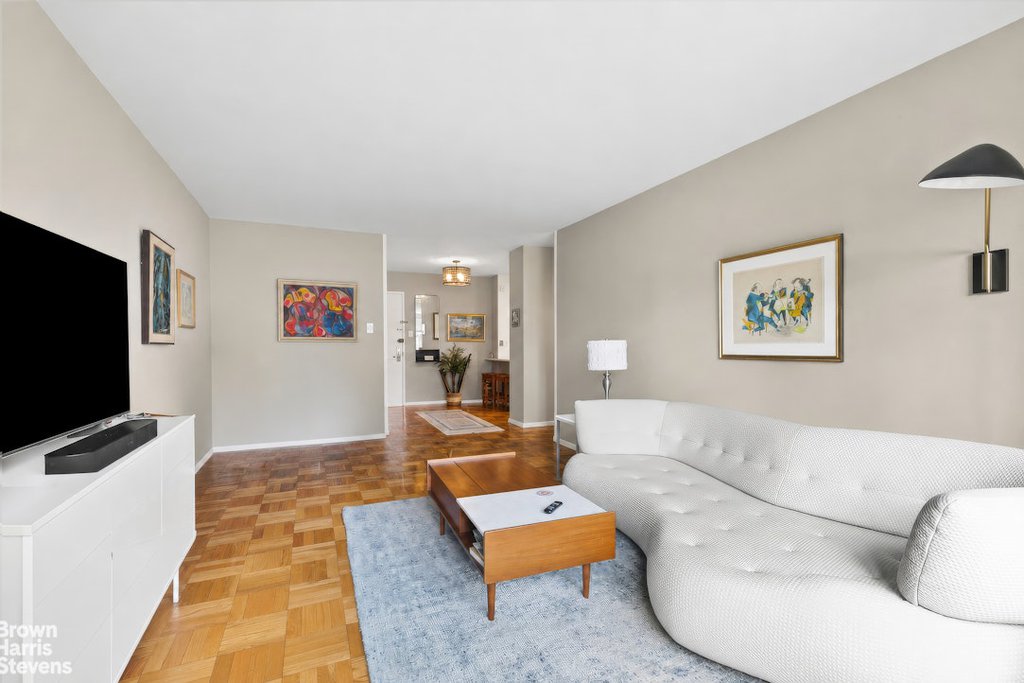 300 East 40th Street, Unit 19V photo 2