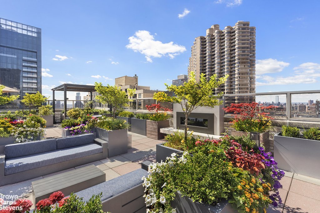 300 East 40th Street, Unit 19V photo 9