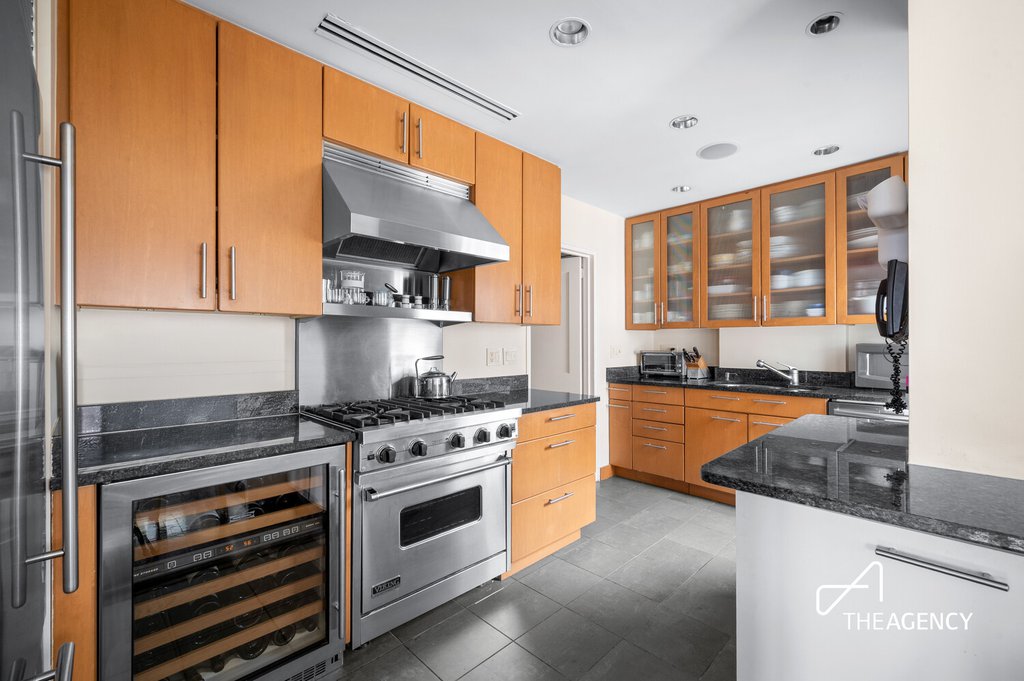 605 Park Avenue, Unit 15D photo 8