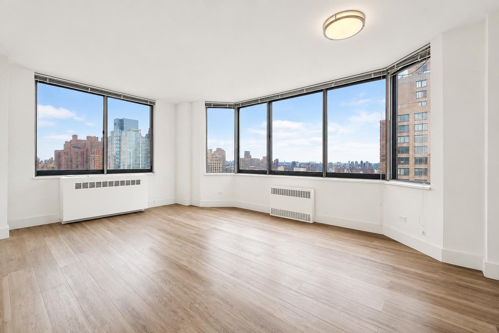 1735 York Avenue, Unit 30A photo 2