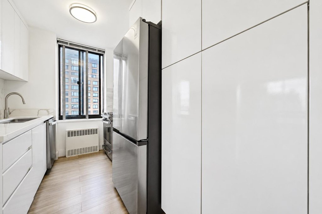 1735 York Avenue, Unit 30A photo 6