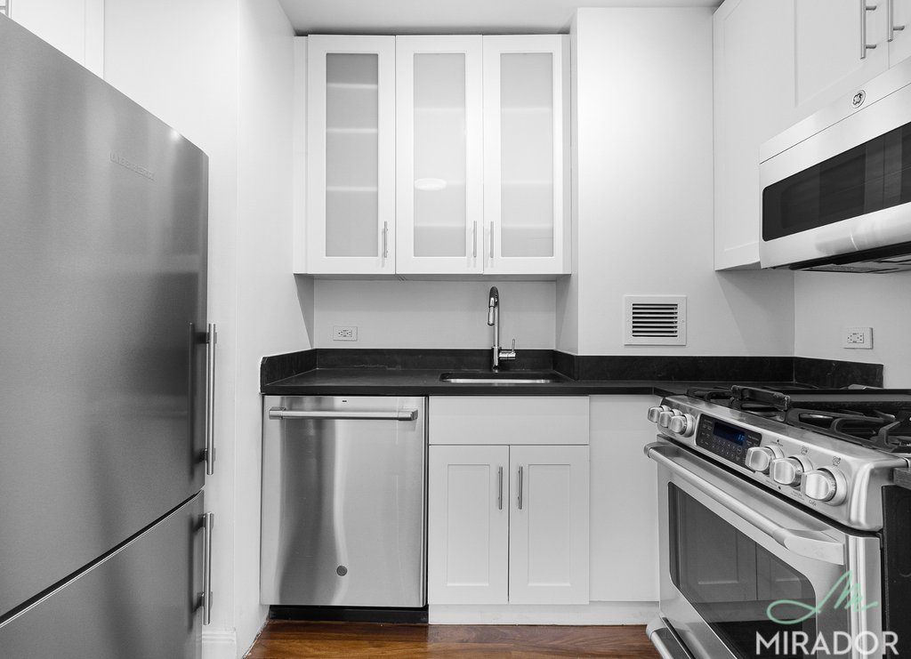 290 Third Avenue, Unit 31D photo 5
