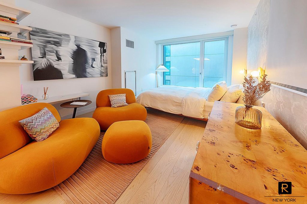 450 Washington Street, Unit 303