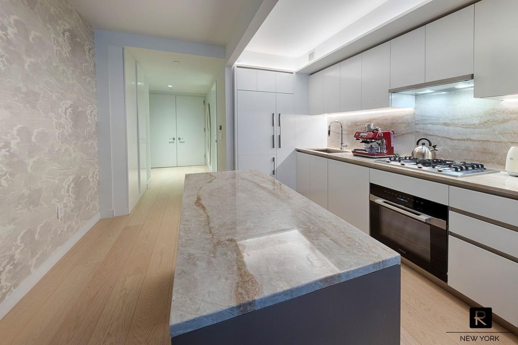 450 Washington Street, Unit 303 photo 2