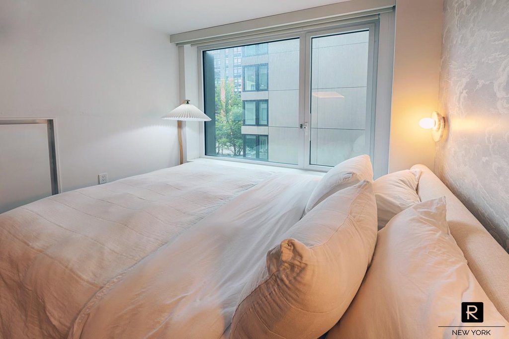450 Washington Street, Unit 303 photo 3