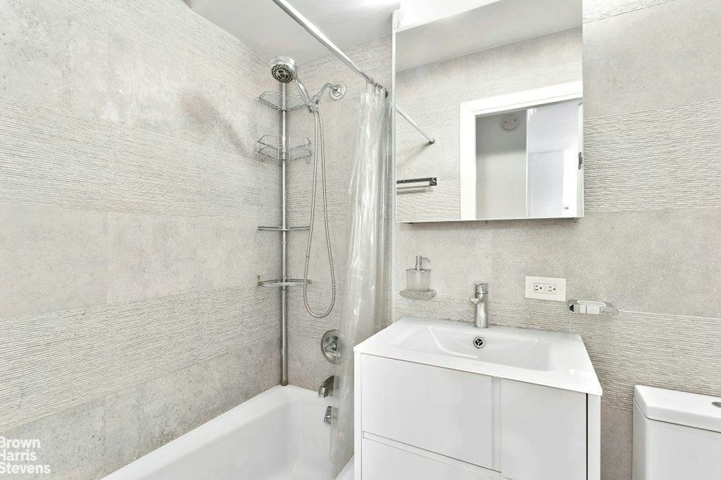 240 East 76th Street, Unit 6S photo 4