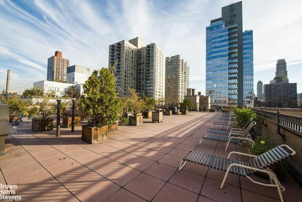240 East 76th Street, Unit 6S photo 6