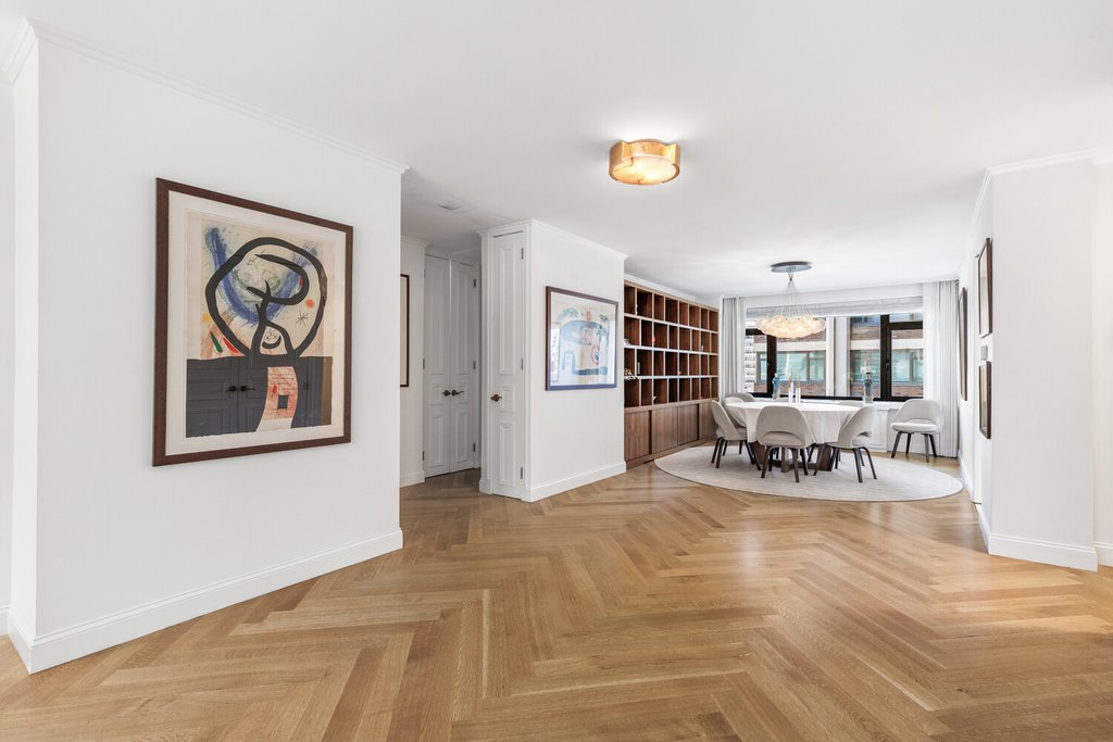 160 East 65th Street, Unit 16C photo 2