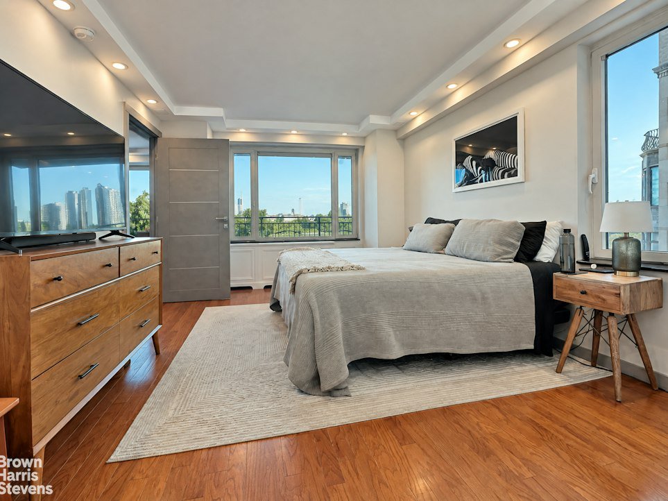60 Sutton Place South, Unit 5CS photo 7