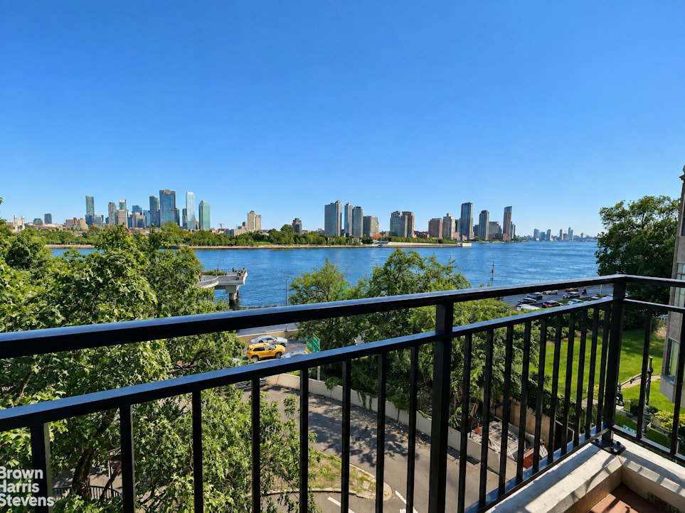 60 Sutton Place South, Unit 5CS photo 16