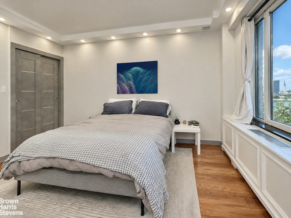 60 Sutton Place South, Unit 5CS photo 18