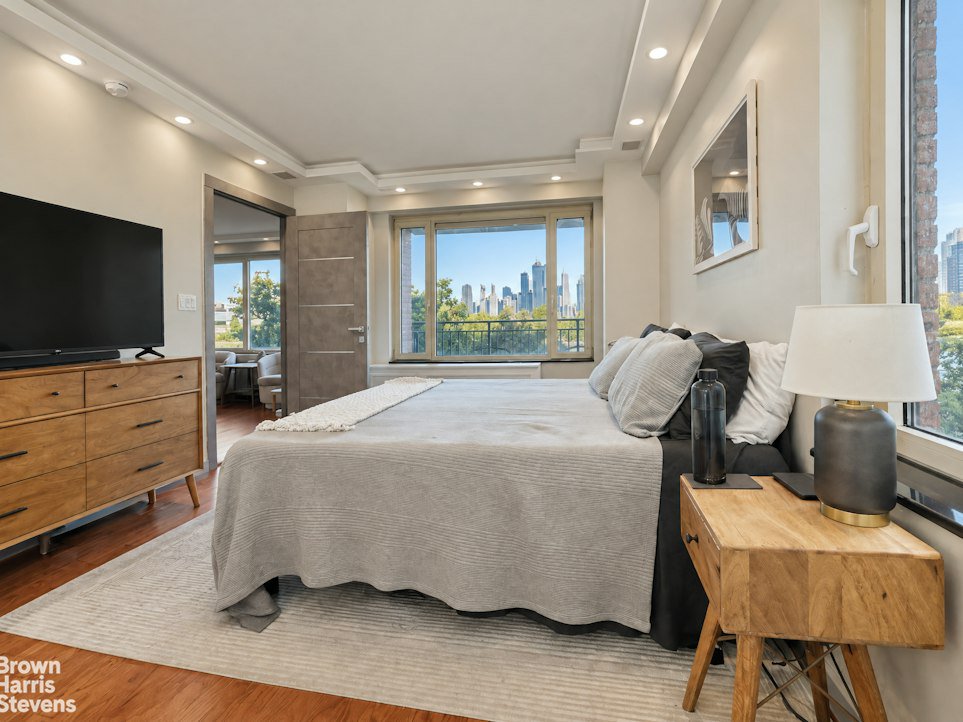 60 Sutton Place South, Unit 5CS photo 25