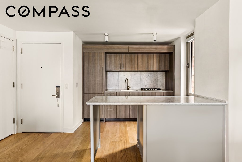 234 East 46th Street, Unit 1502 photo 3
