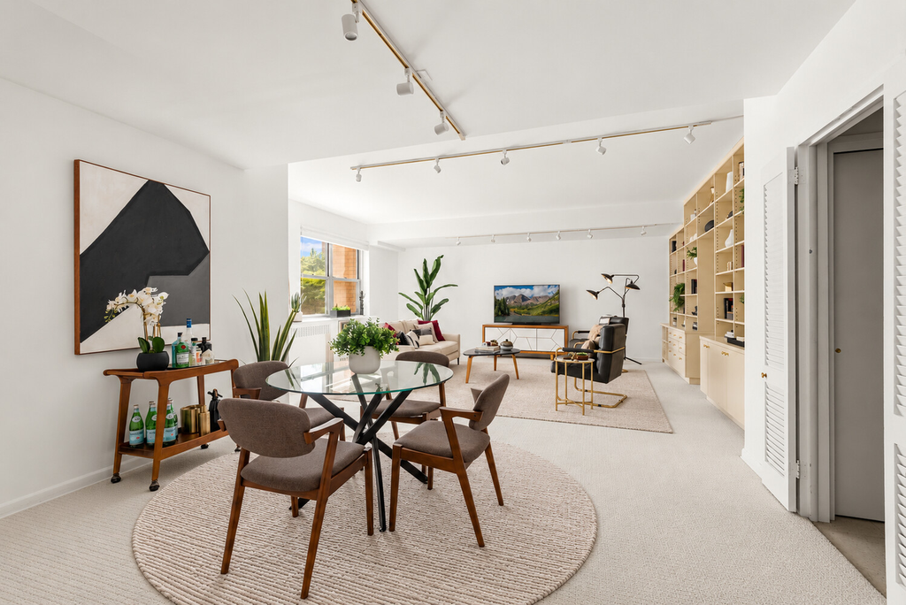 25 Sutton Place South, Unit 1I photo 2