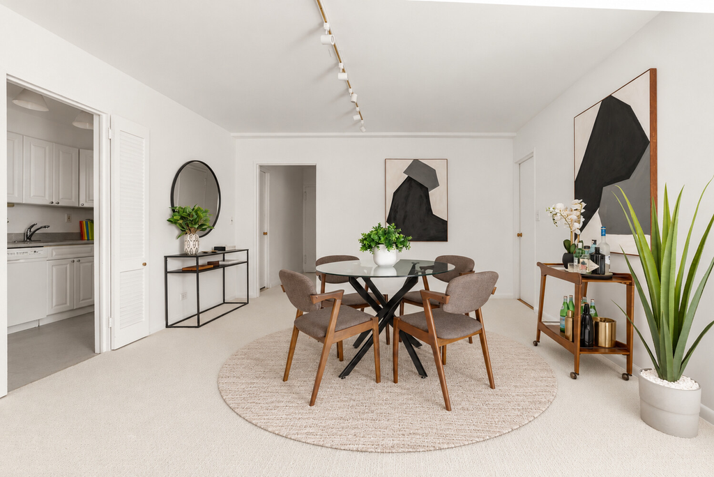 25 Sutton Place South, Unit 1I photo 3