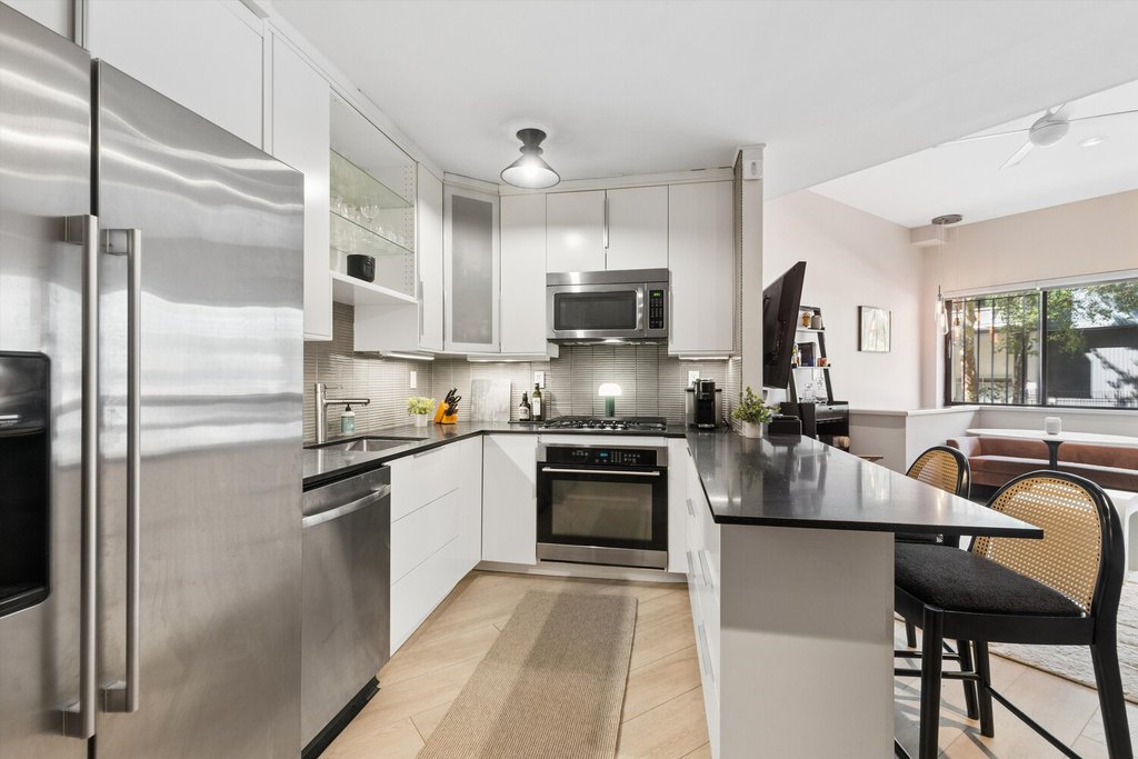 77 Bleecker Street, Unit 109 photo 4