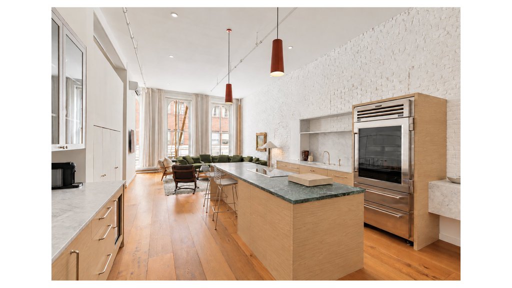 132 Duane Street, Unit 2 photo 3