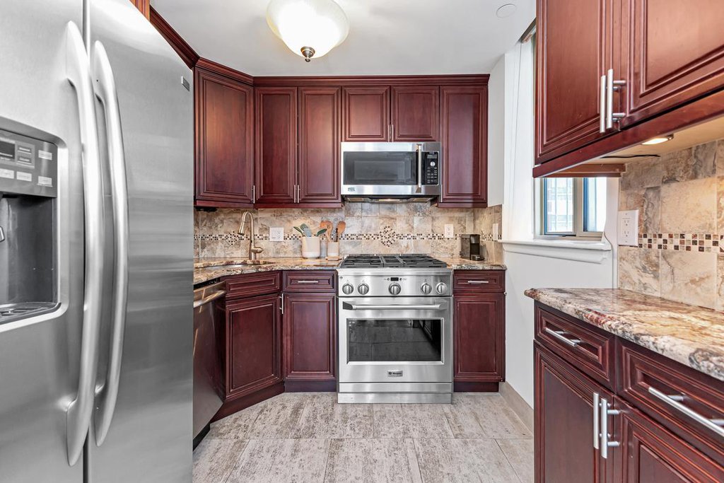 236 East 47th Street, Unit 38A photo 4