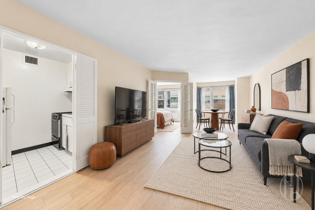 155 East 34th Street, Unit 7L photo 4