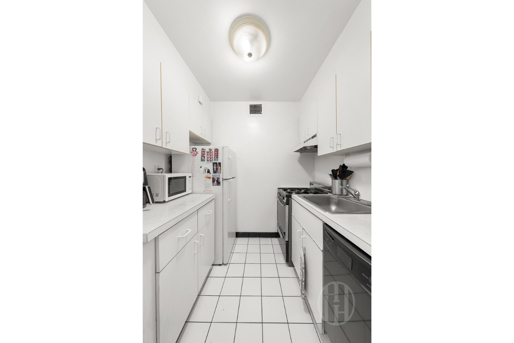 155 East 34th Street, Unit 7L photo 7
