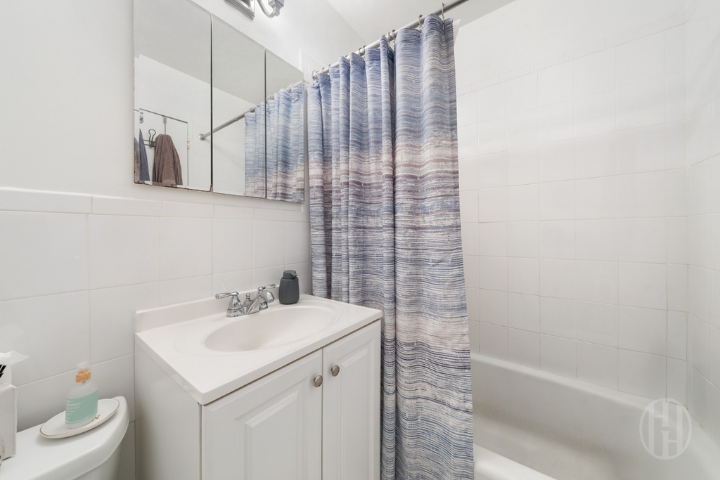 155 East 34th Street, Unit 7L photo 9