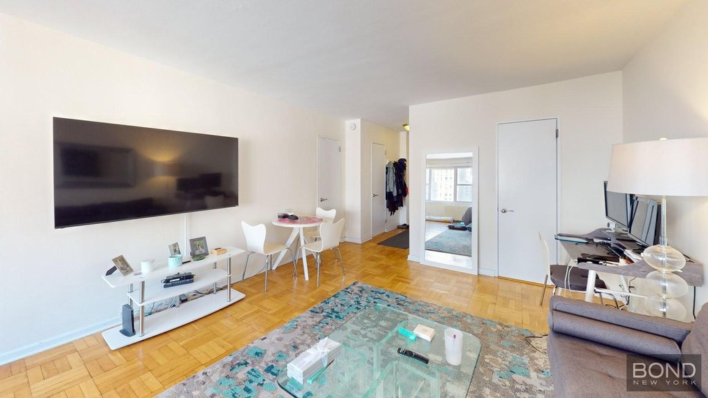 155 East 34th Street, Unit 18L photo 2