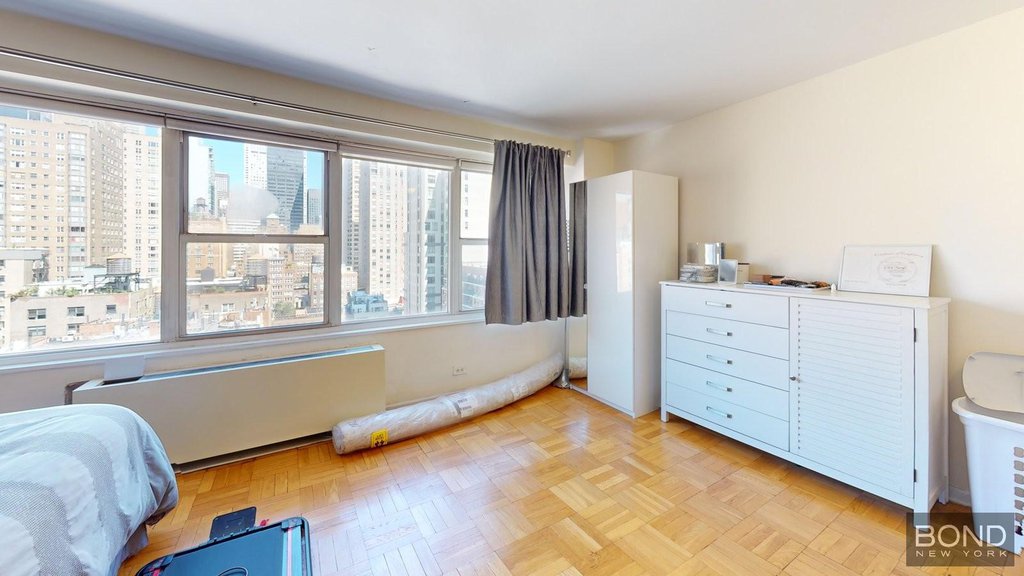155 East 34th Street, Unit 18L photo 4
