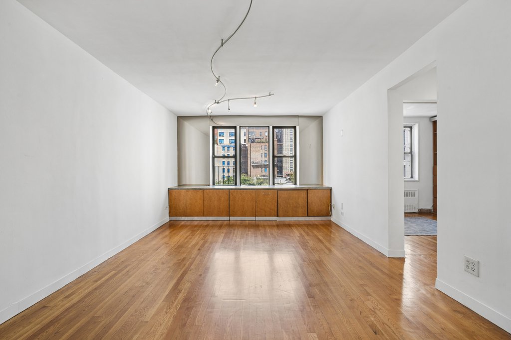 200 East 28th Street, Unit 6B photo 3