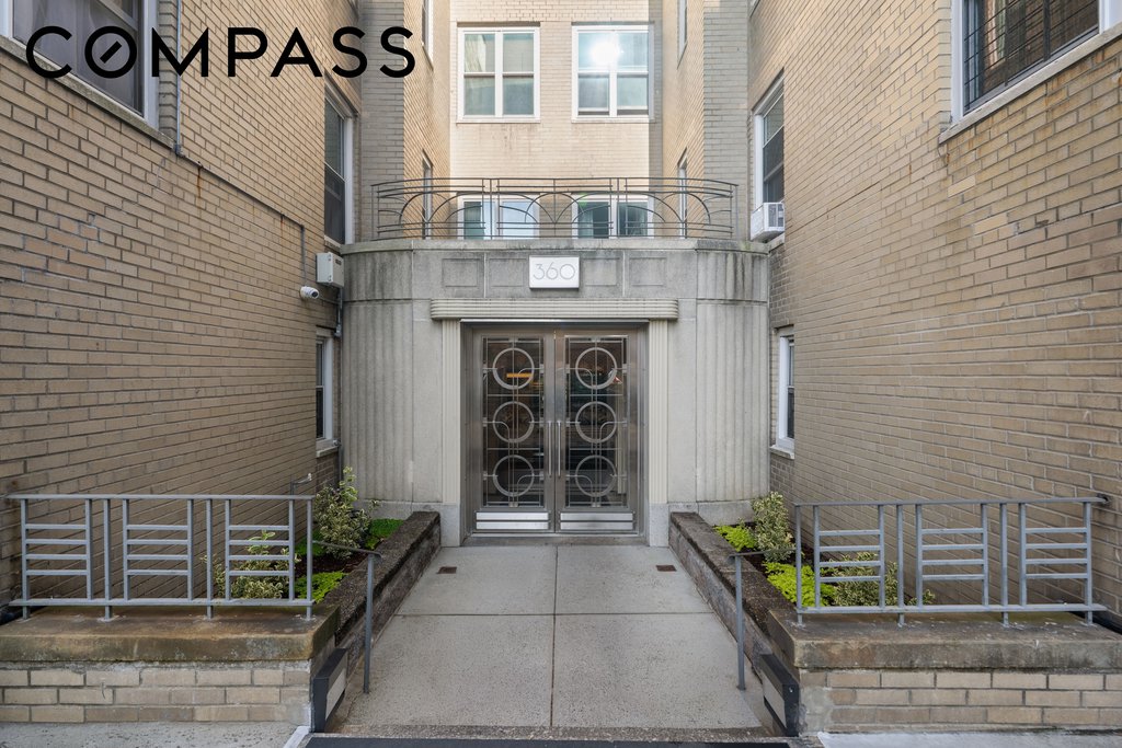 360 Cabrini Boulevard, Unit 3F photo 12