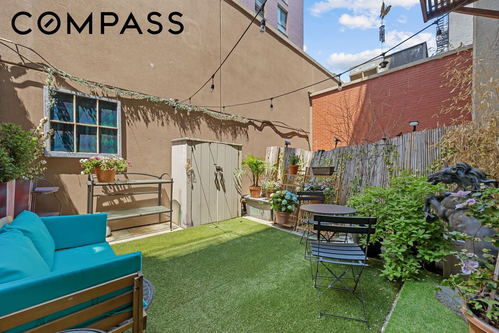139 Norfolk Street, Unit A photo 2