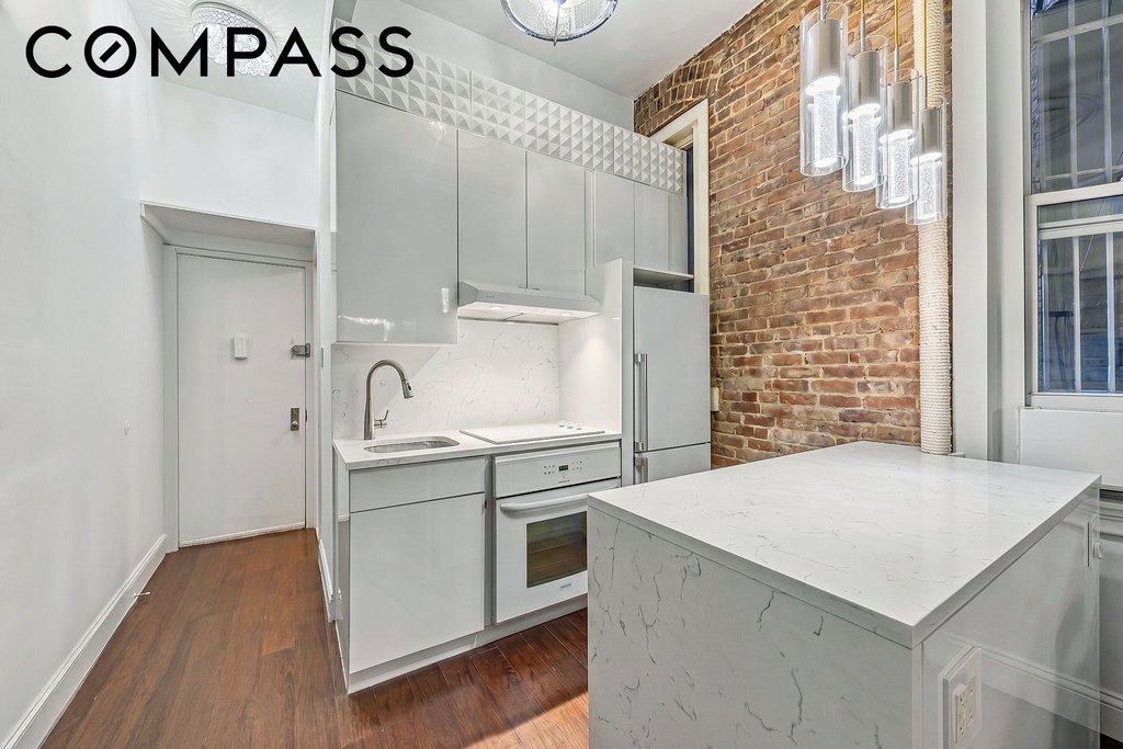 139 Norfolk Street, Unit A photo 3
