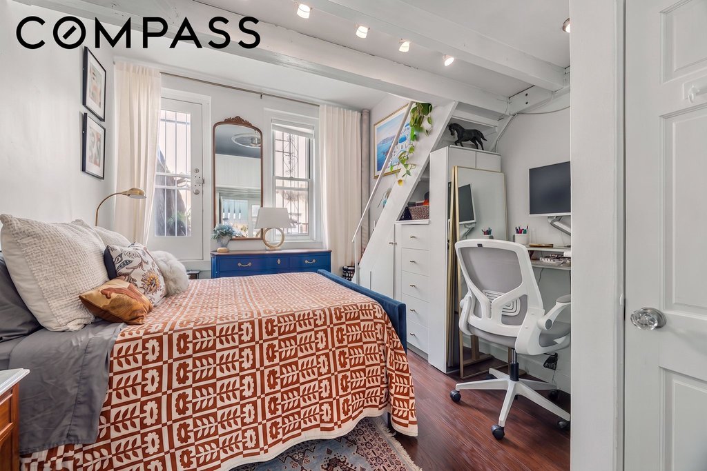 139 Norfolk Street, Unit A photo 6