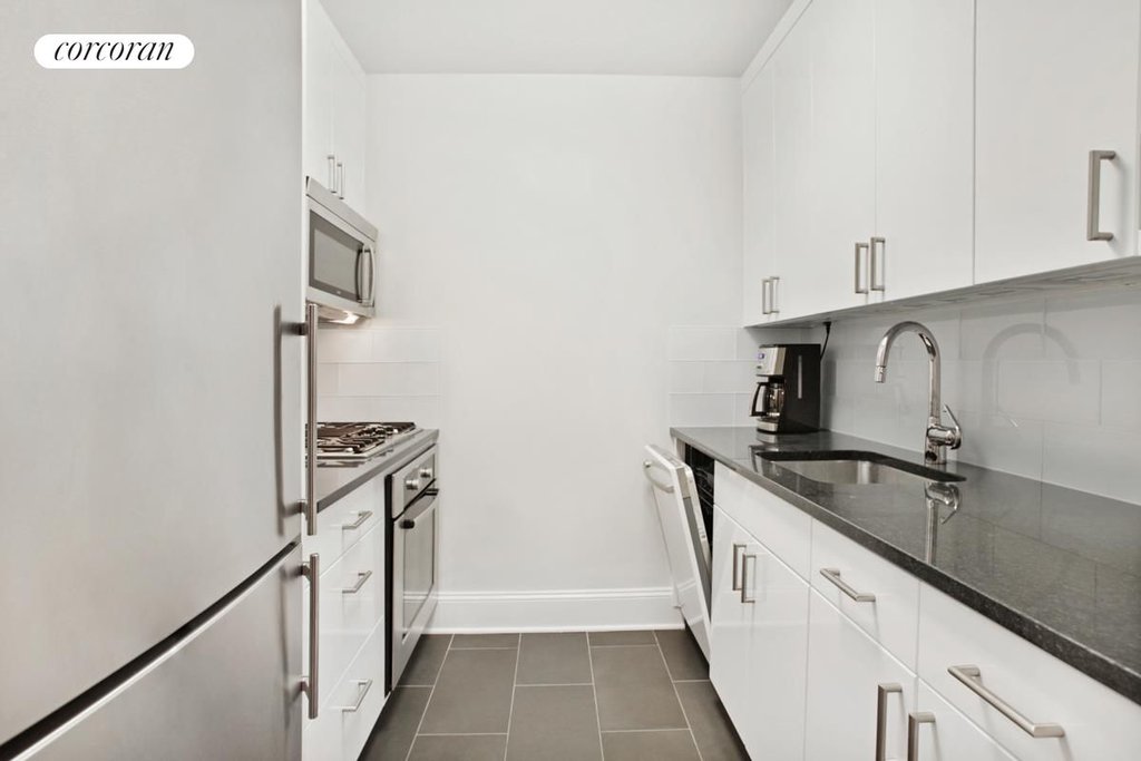 300 East 64th Street, Unit 12B photo 6