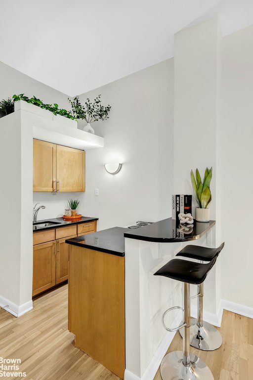 140 West 69th Street, Unit 22C photo 4