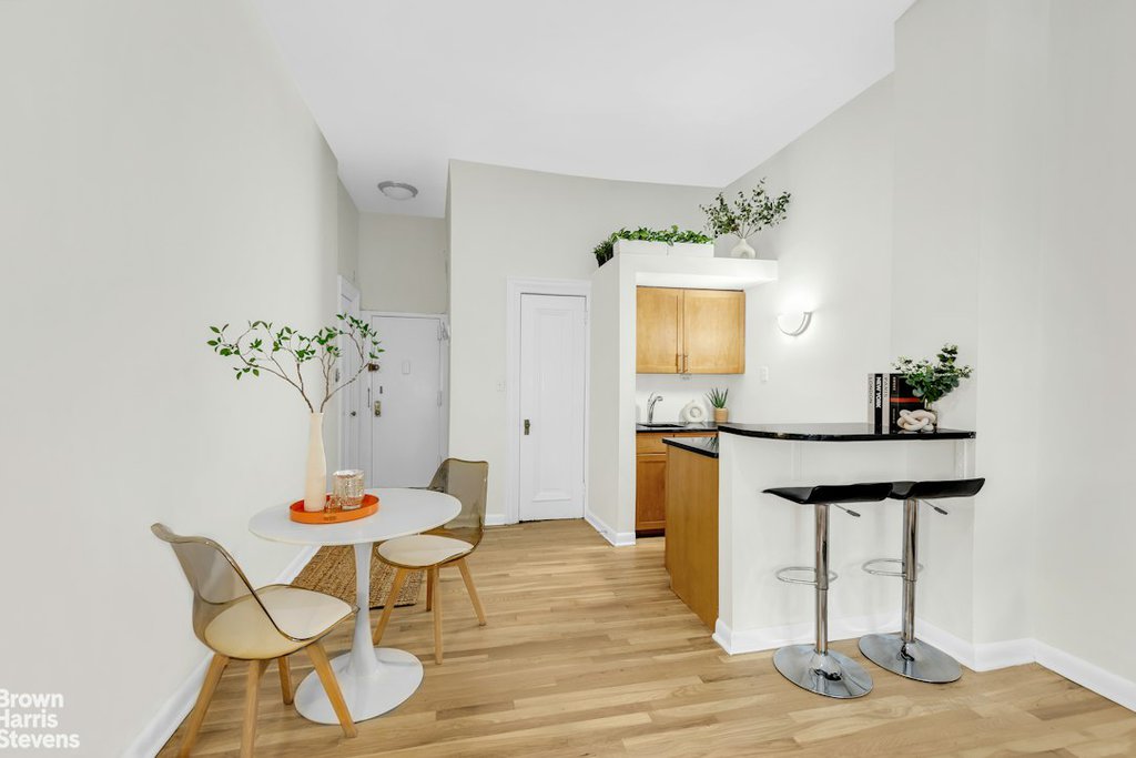 140 West 69th Street, Unit 22C photo 6