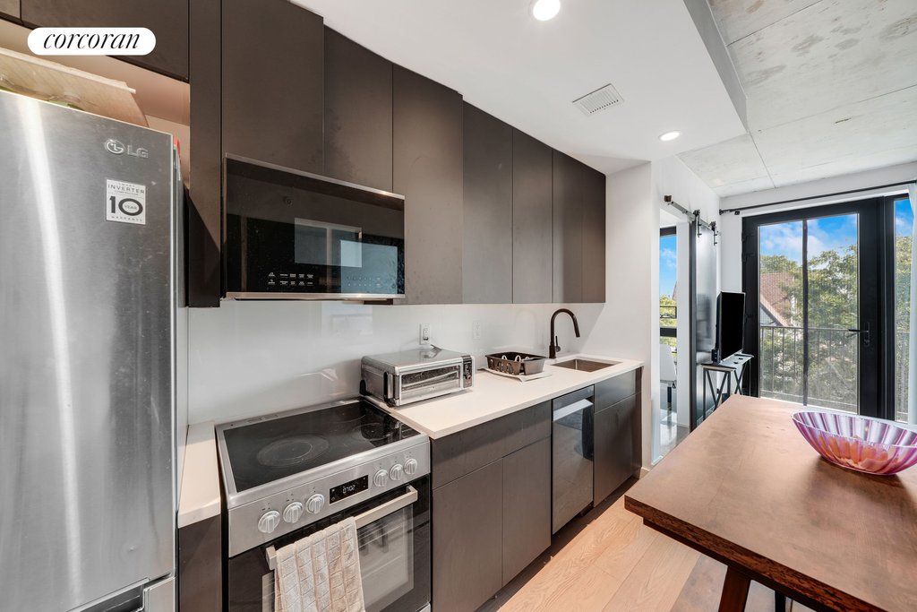 458 East 25th Street, Unit 304 photo 4