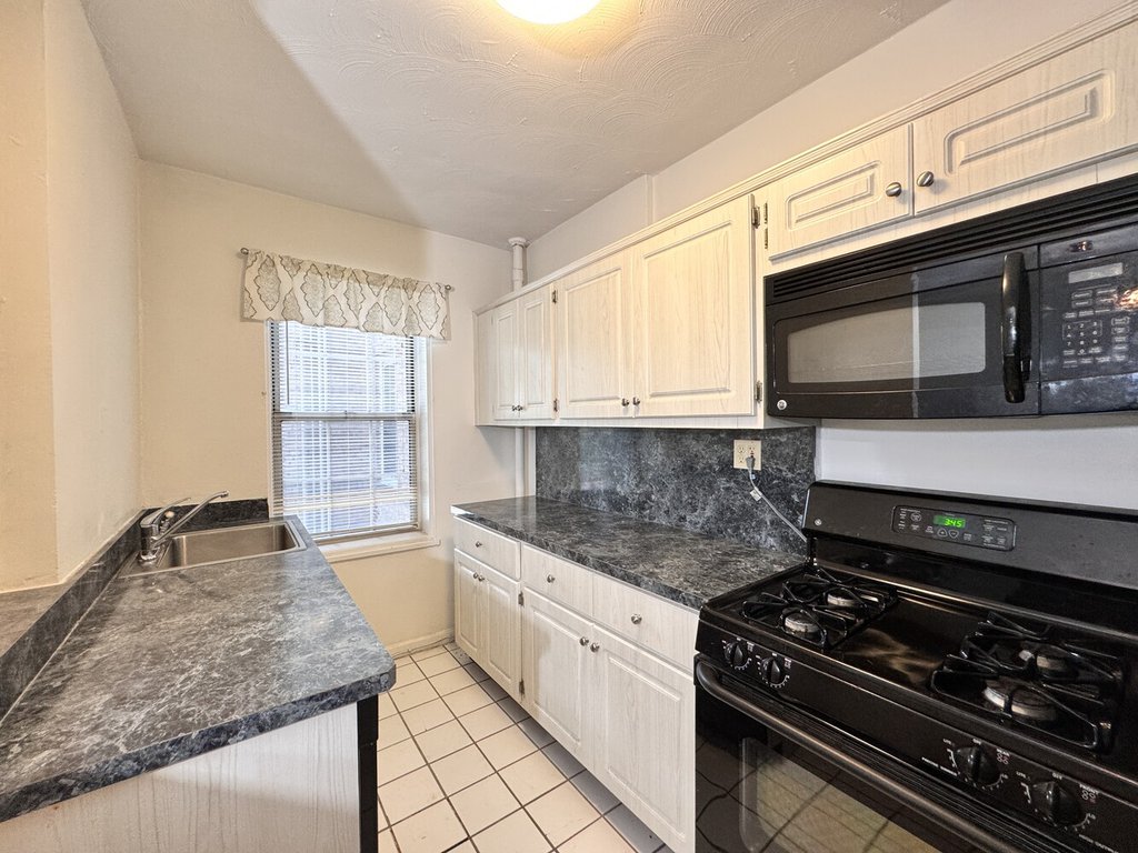 56-05 31st Avenue, Unit 2O photo 2