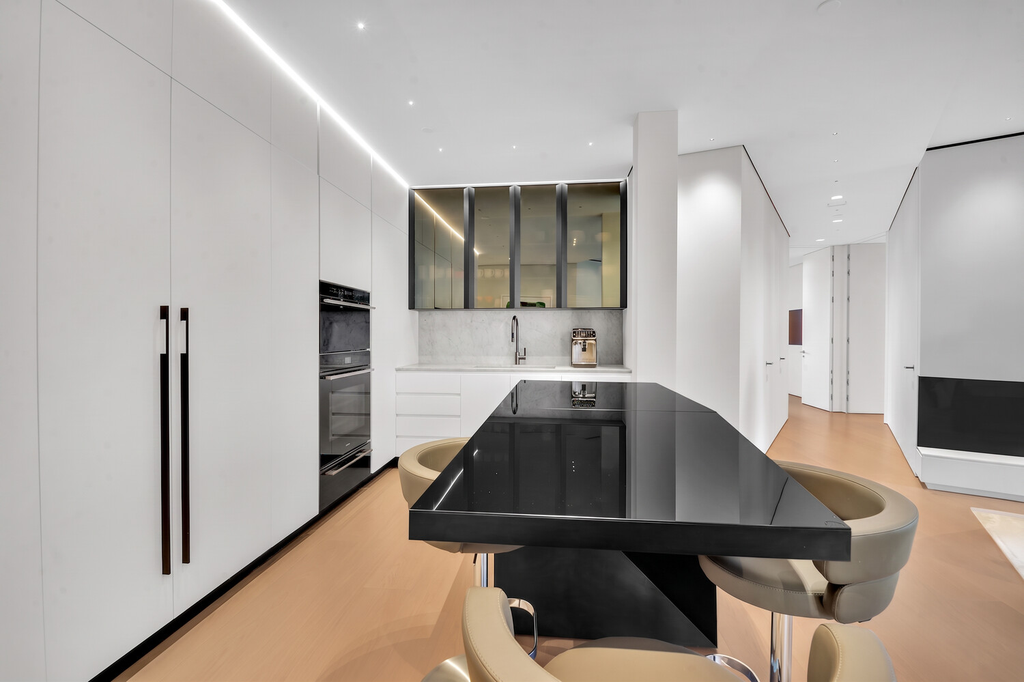 25 Columbus Circle, Unit 60AG photo 8