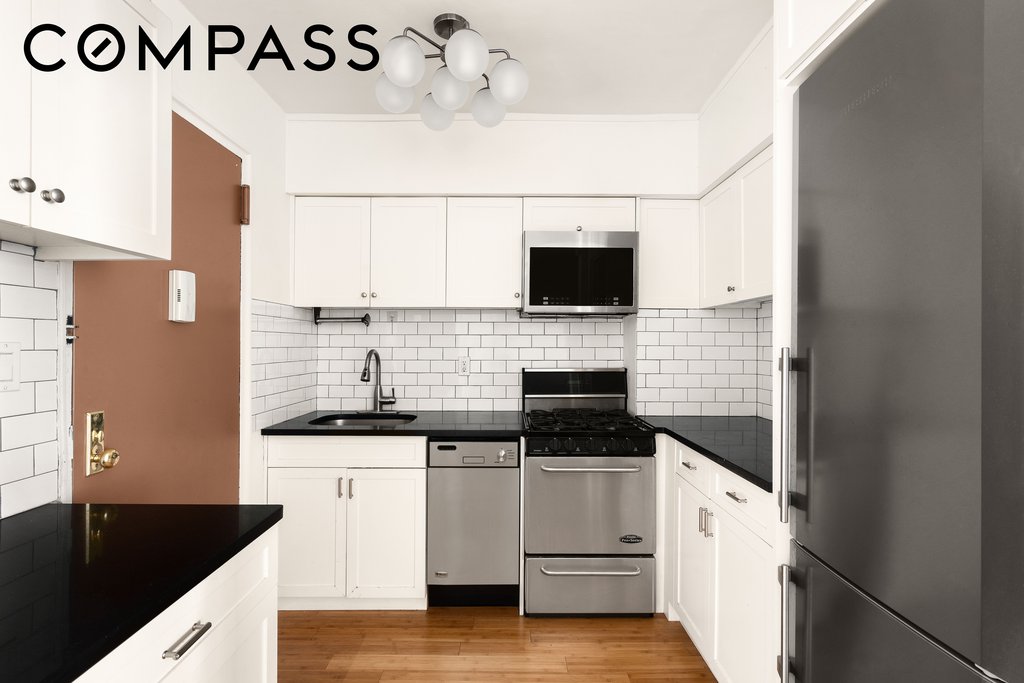 60 East 9th Street, Unit 520 photo 3