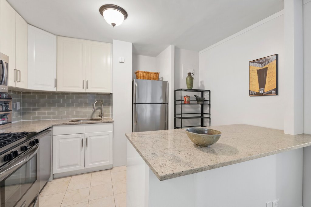 345 East 86th Street, Unit 12G photo 2