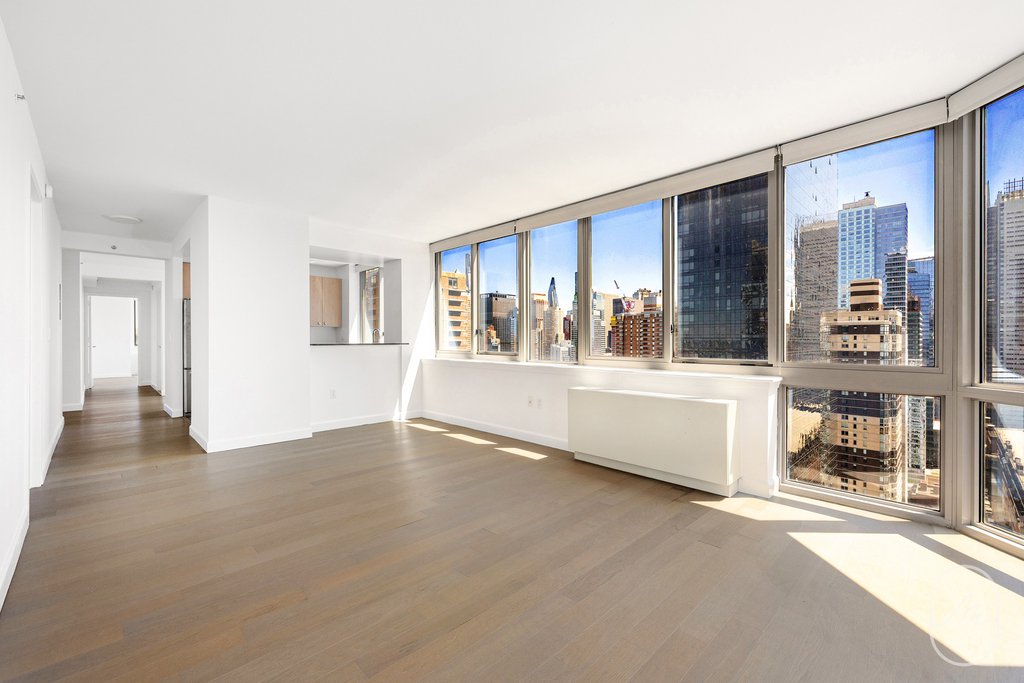 561 Tenth Avenue, Unit 23D photo 4