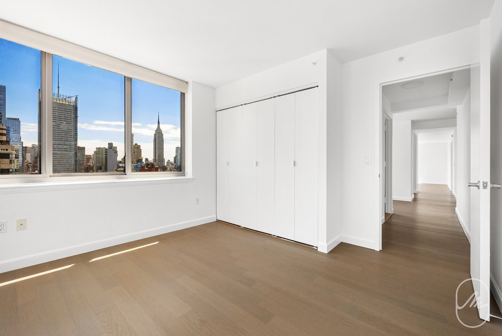 561 Tenth Avenue, Unit 23D photo 5