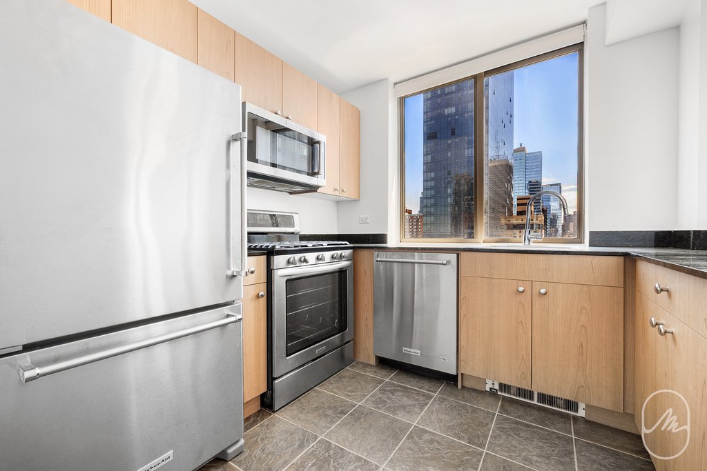 561 Tenth Avenue, Unit 23D photo 7