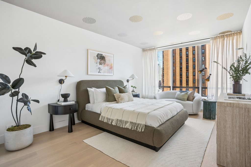 860 United Nations Plaza, Unit 13E photo 10